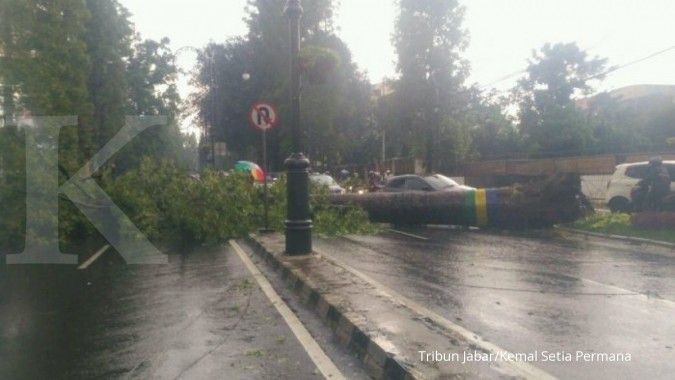 BMKG: Hari ini waspada angin kencang dan hujan di 10 provinsi termasuk Jakarta