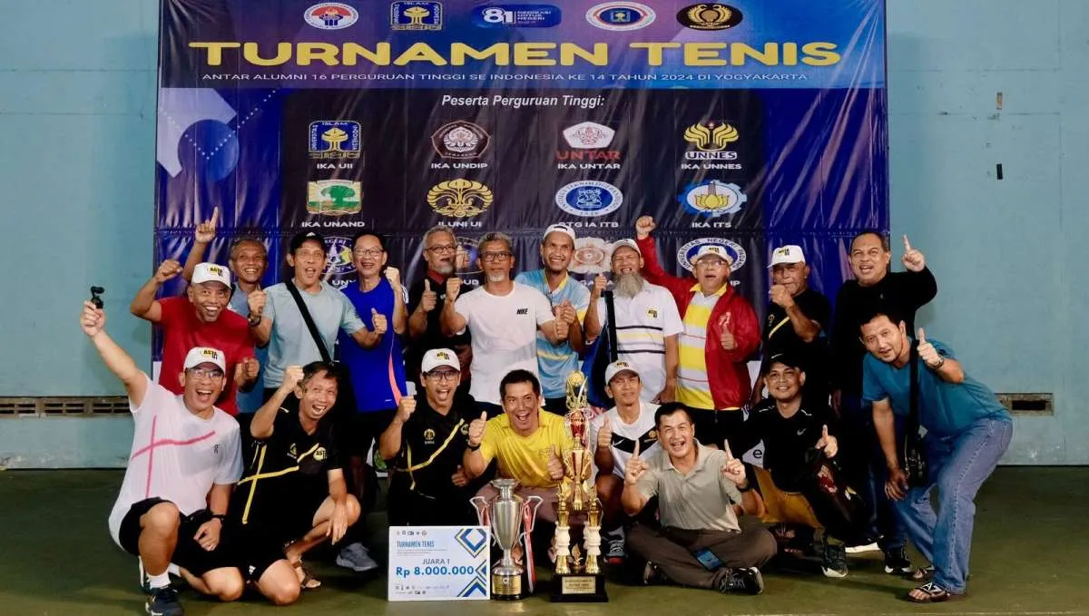 Setelah 16 Tahun, Asosiasi Tenis Alumni UI Juarai Turnamen Tenis Perti 2024