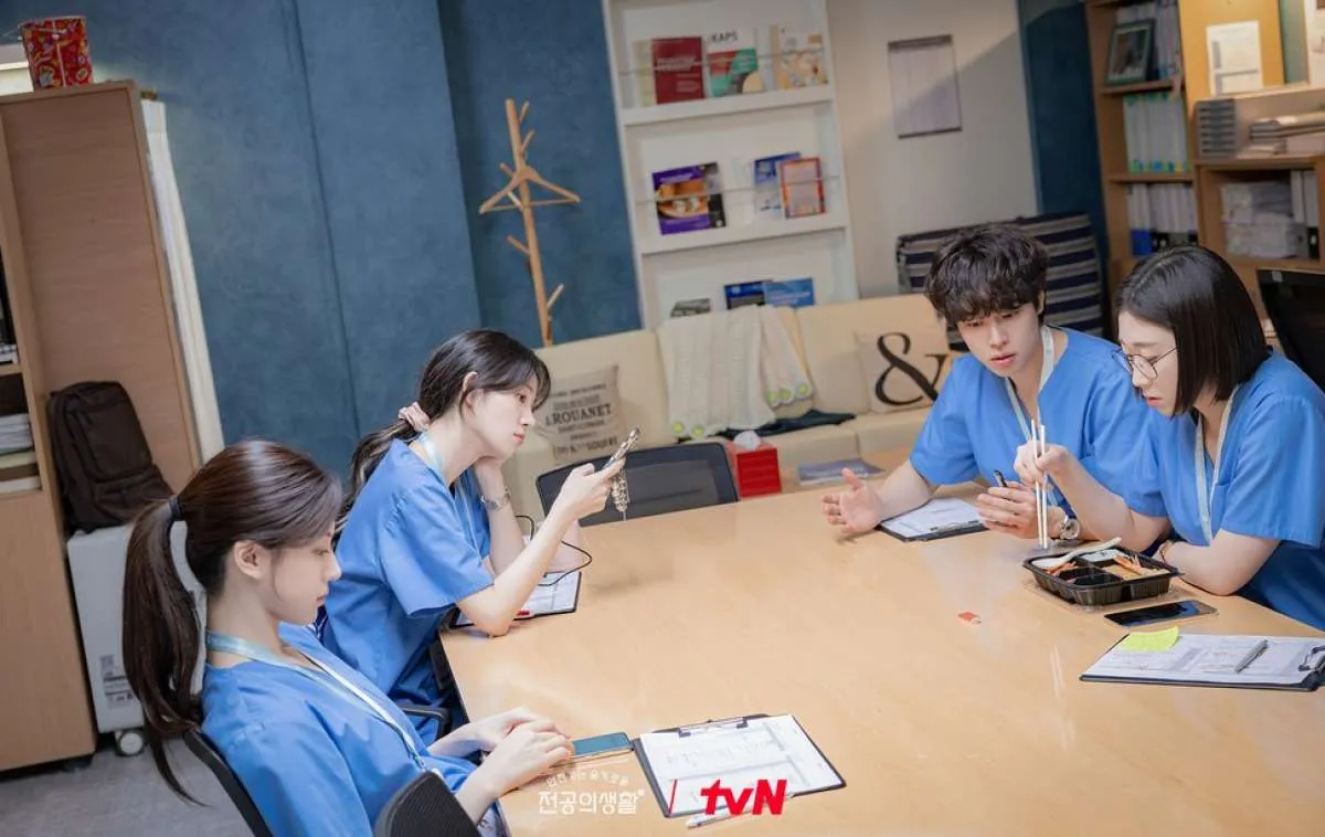 Nonton Drakor Resident Playbook Episode 5 & 6 Subtitle Indonesia, Ada Yoo Yeon Seok