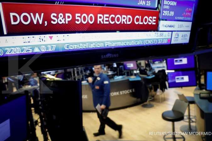 Indeks S&P 500 menembus 3.300 untuk pertama kalinya, Dow dan Nasdaq bersorak
