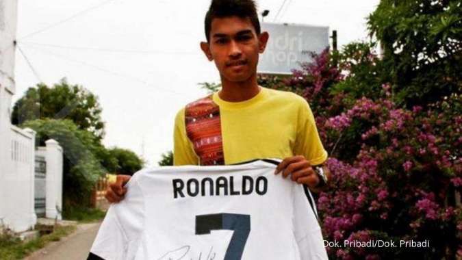 Anak angkat Cristiano Ronaldo lelang jersey untuk bantu warga terdampak corona 