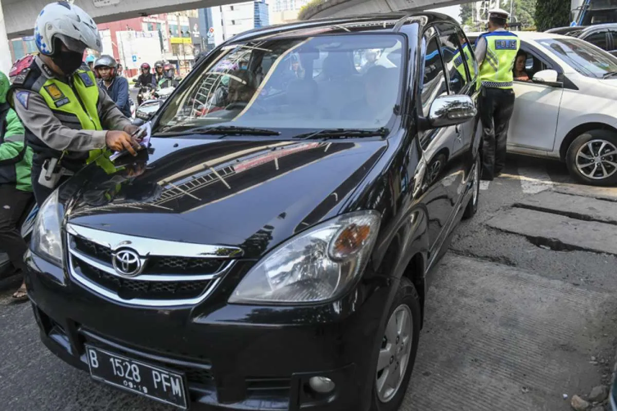 Ganjil genap kembali diterapkan mulai Senin,  simak aturannya