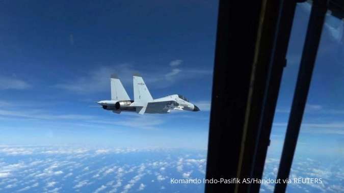 Berjarak 3 Meter, Jet Tempur China Pepet Pesawat Militer AS di Laut China Selatan