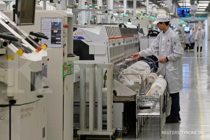 Aktivitas pabrik di China merosot ke rekor terendah akibat virus corona