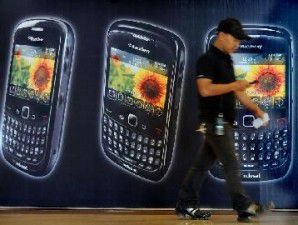 India Kembali Ancam Tutup Blackberry