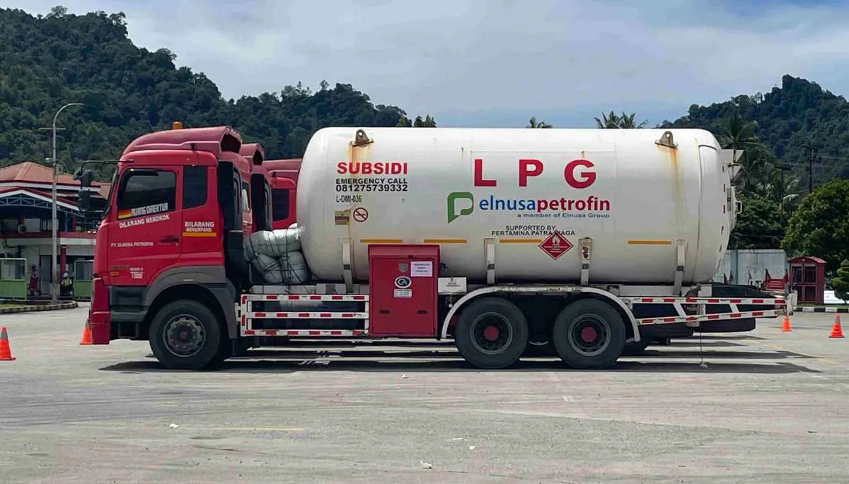 Pertamina Patra Niaga Regional Sumbagut Salurkan Bantuan LPG ke Daerah Terisolir