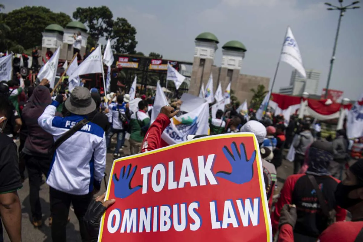 Buruh gelar demo, tolak RUU Cipta Kerja yang mencabut sejumlah hak pekerja