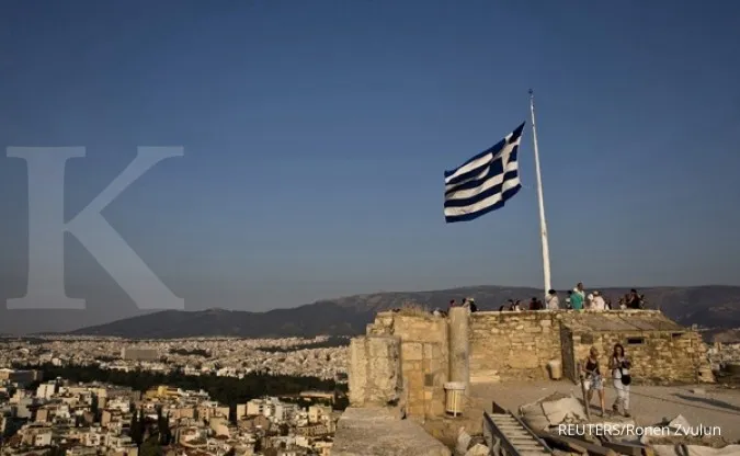 Greece formally opens to tourists