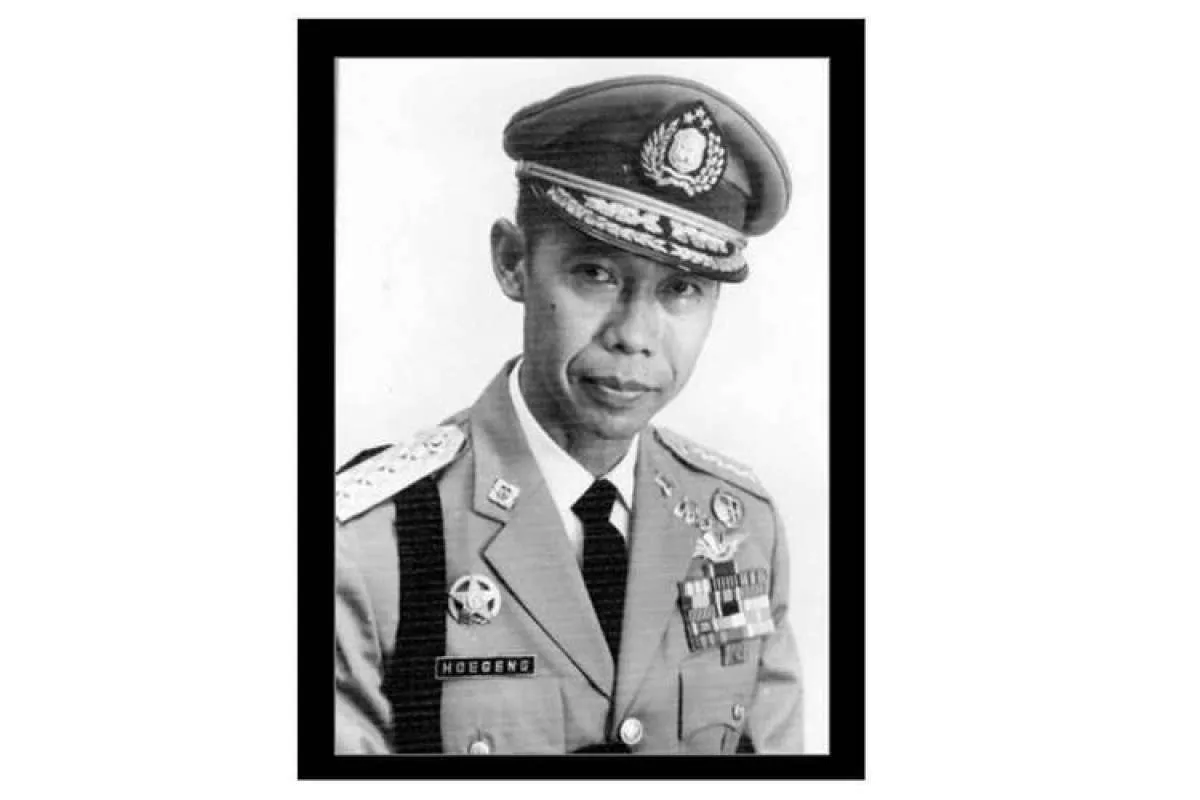 Sepenggal kisah Jenderal Hoegeng, satu dari tiga polisi jujur di guyonan Gus Dur