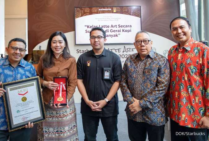 Rayakan Bulan Kopi, Starbucks Catatkan Rekor MURI dan Gelar Kompetisi Latte Art