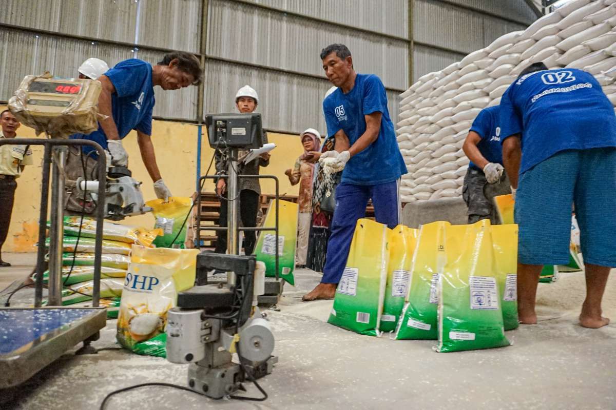 Bulog Baru Salurkan Beras Murah 560.000 Ton