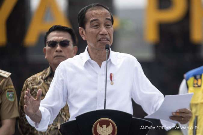 Jokowi Tinjau Proyek Rekonstruksi Jalan Rusak di Lampung Tengah