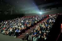 Layar Bioskop yang Merambah Bisnis Nobar Hingga Pijat