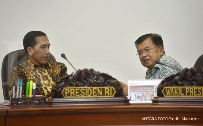 Jokowi minta relawan laporkan pejabat tak becus