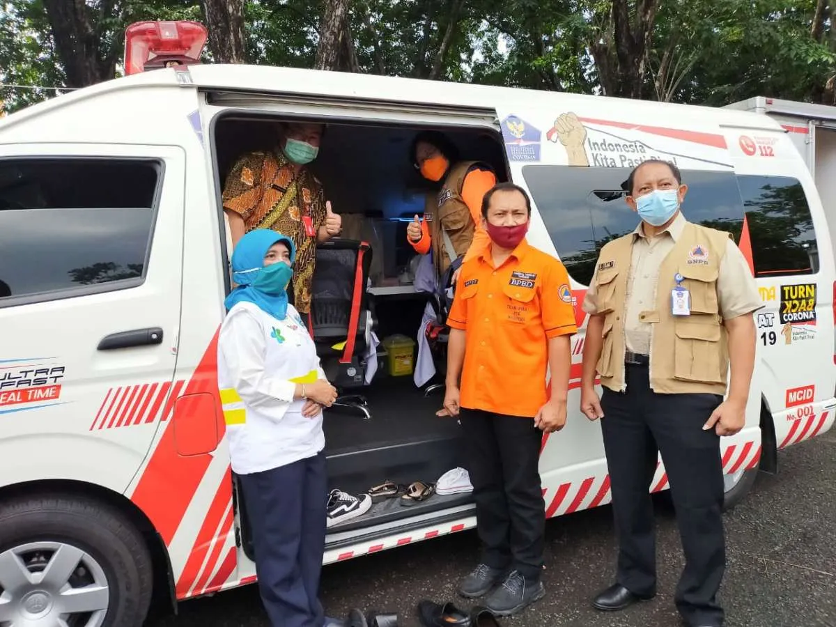 Risma mencak-mencak mobil PCR bantuan BNPB malah bukan untuk Surabaya