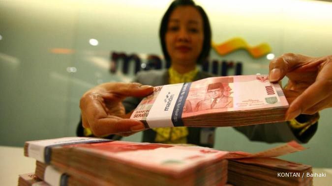 Rupiah sulit menguat di awal pekan