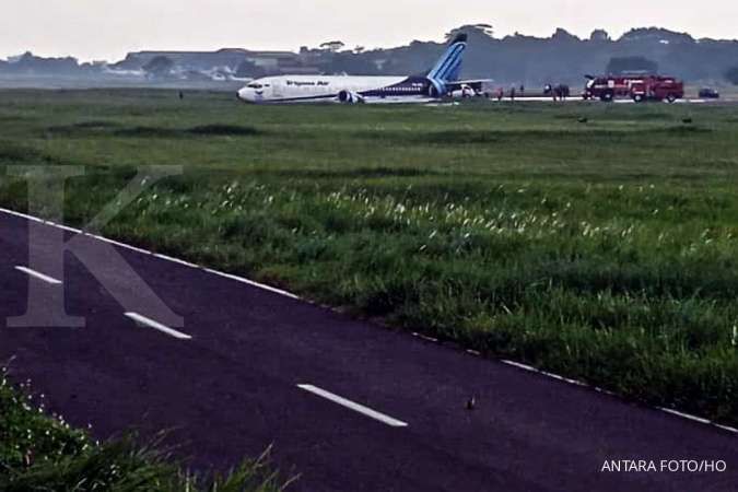 Pesawat kargo Trigana Air tergelincir saat mendarat di Bandara Halim, keluar runway