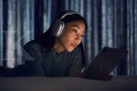 Apple akhirnya memperkenalkan AirPods Max, headphone terbaru dengan fitur terbaik