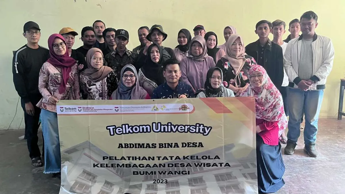 Literasi Tata Kelola Kelembagaan Desa Bumiwangi Oleh Dosen FEB Telkom University