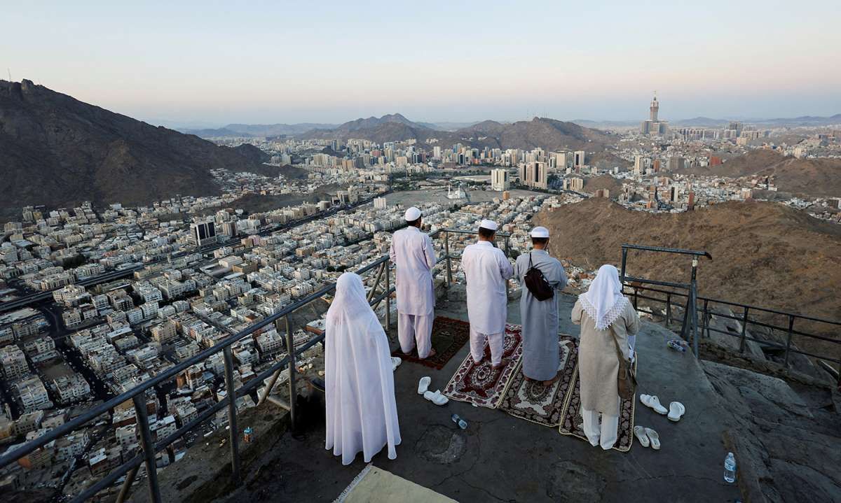 Harga Tiket Penerbangan Melonjak, Tarif Umrah Meledak