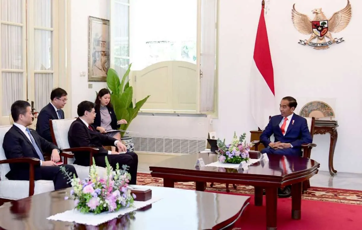 Terima Kunjungan Menlu China, Jokowi Bahas Kereta Cepat Jakarta-Bandung Hingga IKN
