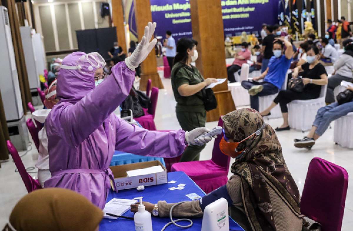 Pemerintah Menargetkan Satu Juta Vaksin Per Hari Mulai Awal Juli 2021