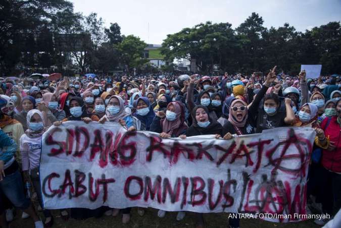 Desak Jokowi batalkan UU Cipta Kerja, buruh geruduk Istana