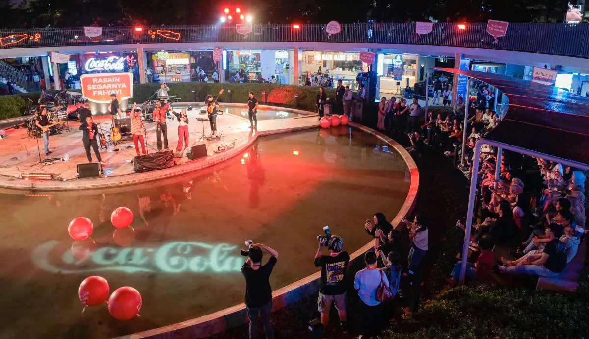  Coca-Cola Ajak Generasi Muda Lepas bersama Coca-Cola & Rasain Segarnya Fri-yay