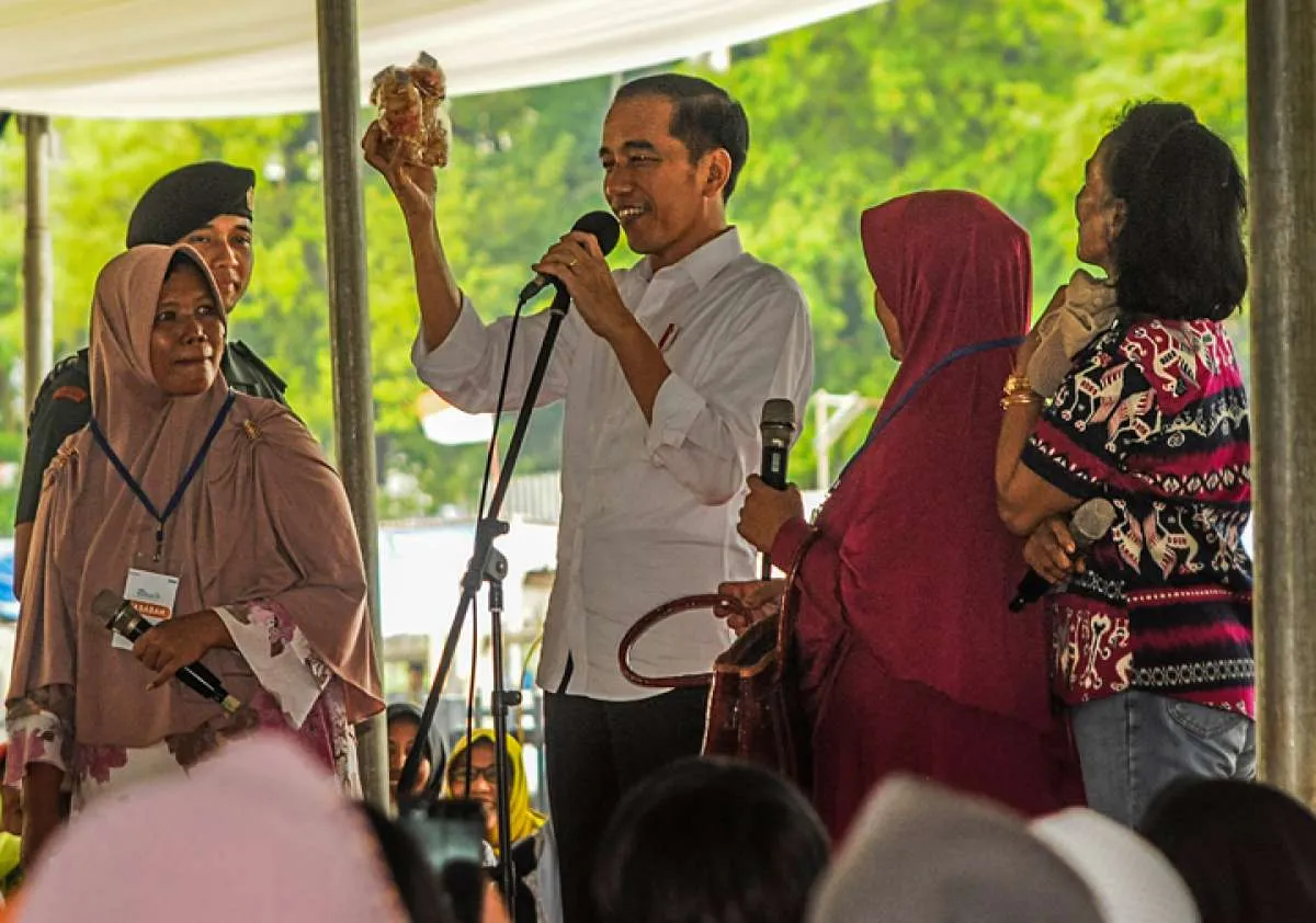 Tinjau program Mekaar, Jokowi ingatkan nasabah untuk menjaga kepercayaan