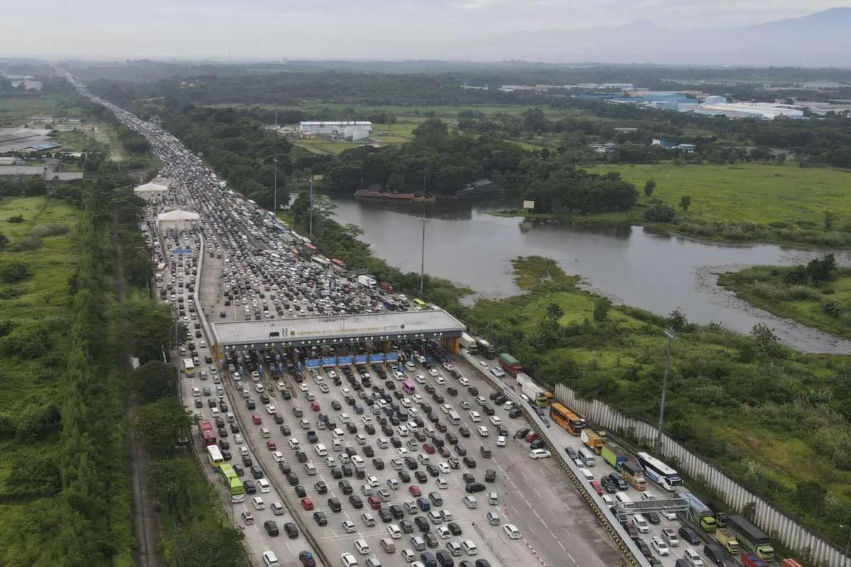 Arus Balik Lebaran, Tol Japek Mulai Dipadati Kendaraan