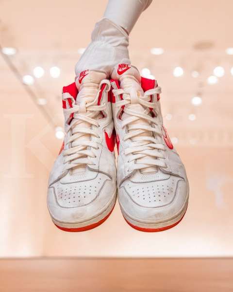 Sepatu Michael Jordan cetak rekor termahal dalam lelang usai terjual US$ 1,47 juta