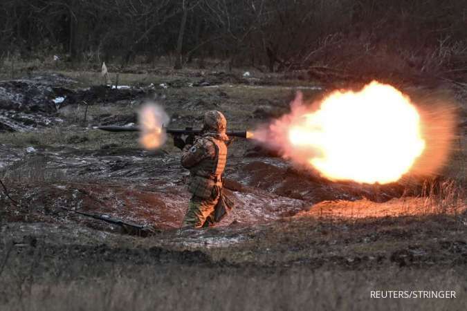 Senjata Apa Saja yang Dunia Berikan ke Ukraina?