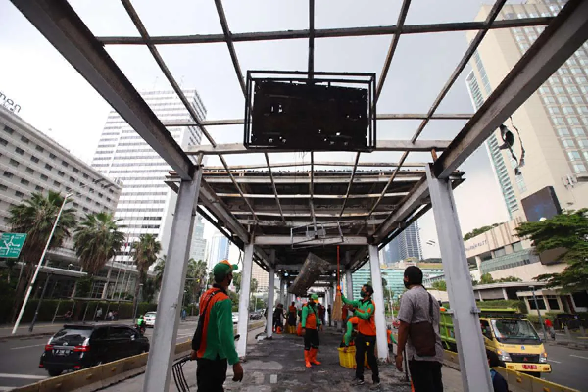 Transjakarta: Perbaikan halte bus yang rusak parah butuh waktu satu hingga dua bulan