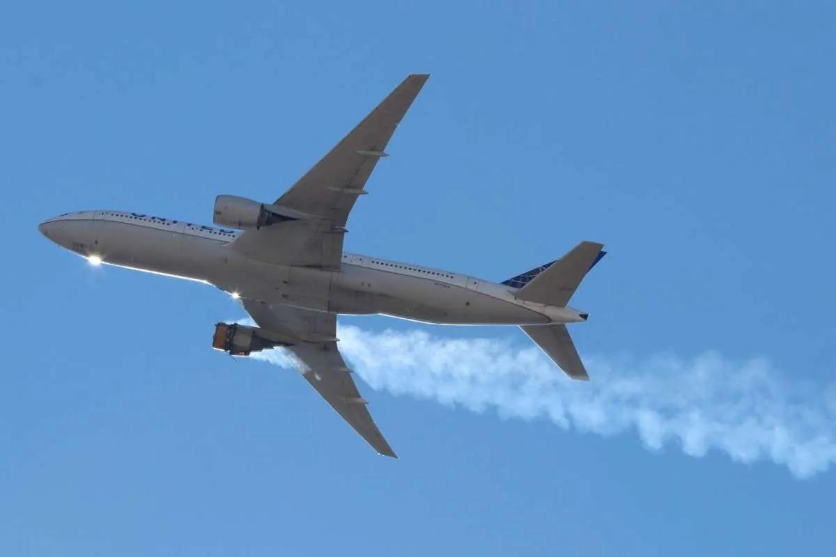 Boeing merekomendasikan maskapai penerbangan menangguhkan penggunaan 777 jet