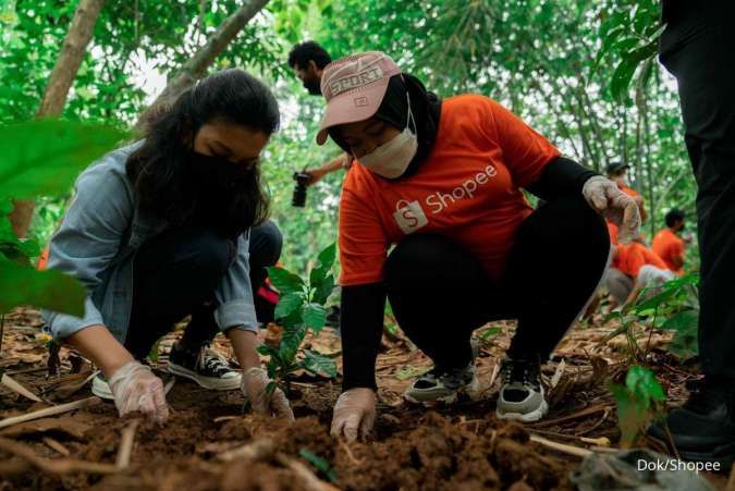 Kurangi Dampak Perubahan Iklim dan Sambut HUT RI, Polbangtan Kementan Tanam Pohon
