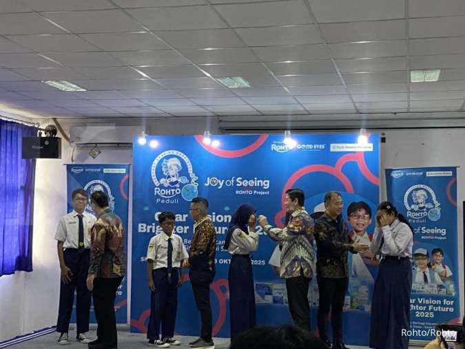 Rohto Bagi-Bagi Kacamata Gratis di Sekolah, dari Tangerang sampai Lampung