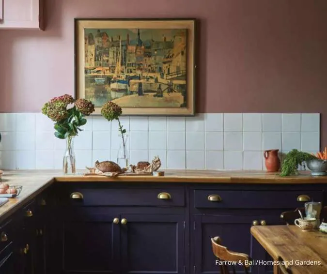 Dapur dengan cat pink 