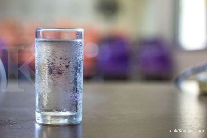 Tidak hanya menyegarkan tenggorokan, ini 3 manfaat minum air dingin saat olahraga