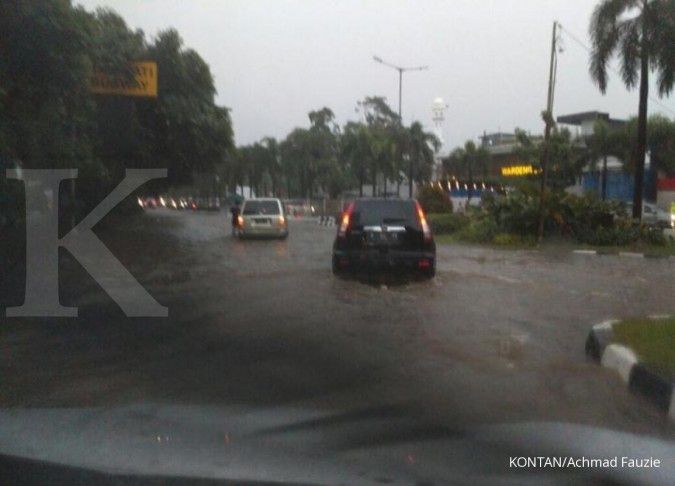 Hujan, genangan air hingga baliho roboh di Jakarta