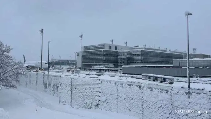 Munich Flights, Trains Cancelled as Heavy Snow Blankets Bavaria