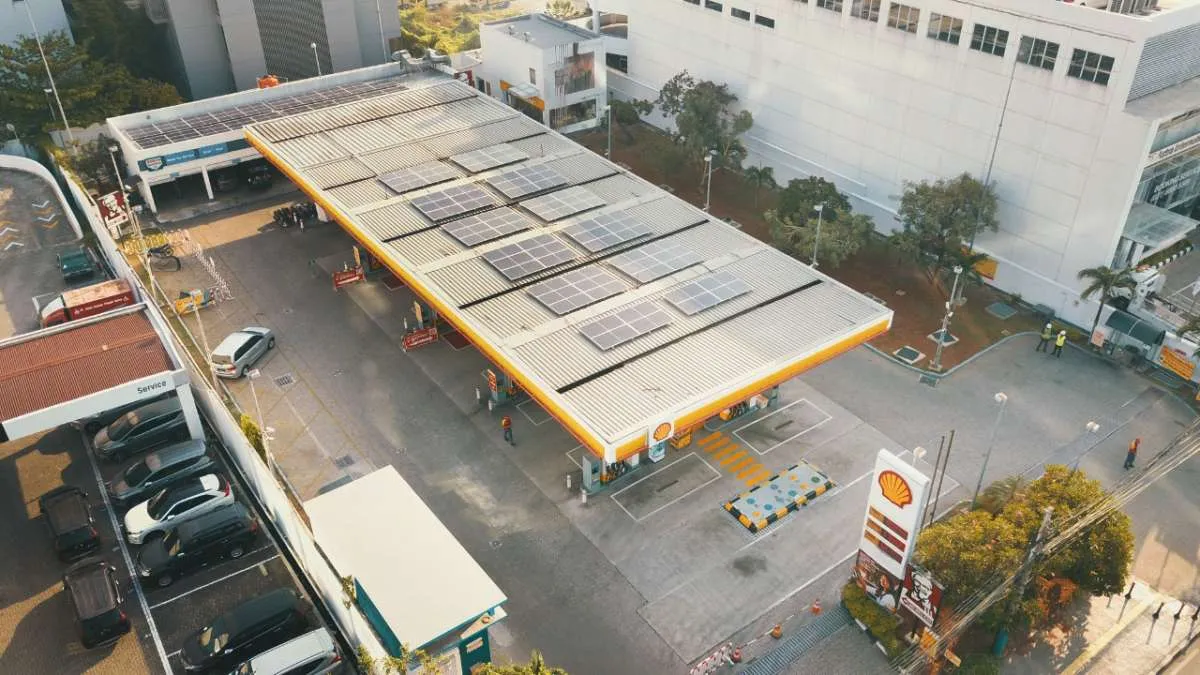 SUN Energy Pasang PLTS Atap di 66 Titik SPBU Shell