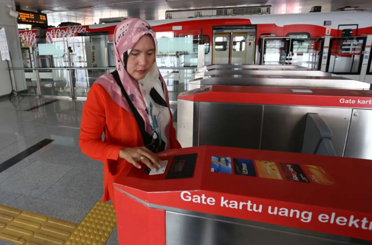 Rekor penumpang Light Rail Transit Jakarta (LRTJ) mencapai 7.400 orang