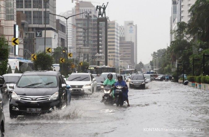 Hari ini, sejumlah wilayah di Jakarta diguyur hujan disertai petir
