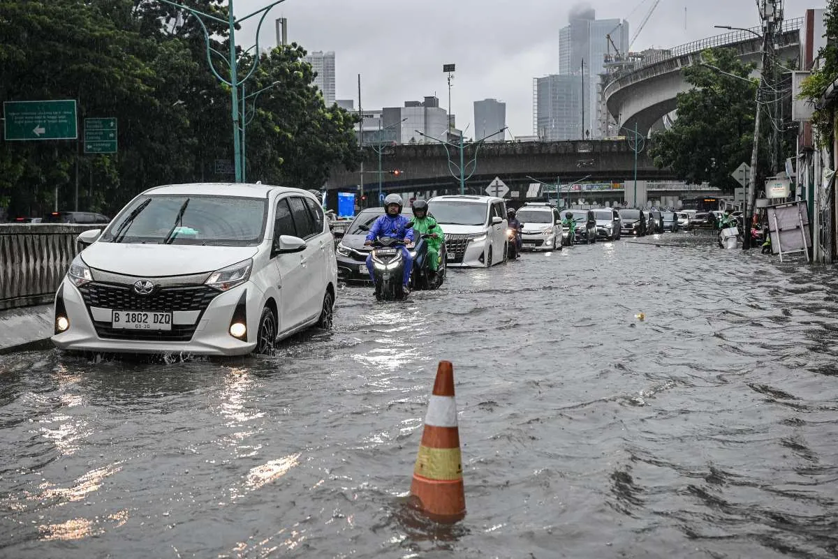 Waspada Hujan, Cek Prakiraan Cuaca Jabodetabek Senin 1 Desember 2025