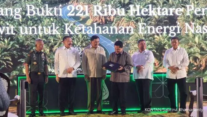 Indonesia Hands Over Confiscated Palm Oil Plantations to State Firm Agrinas