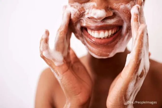 Perhatikan! Inilah 4 Perbedaan Facial Wash dan Facial Foam pada Kulit Wajah