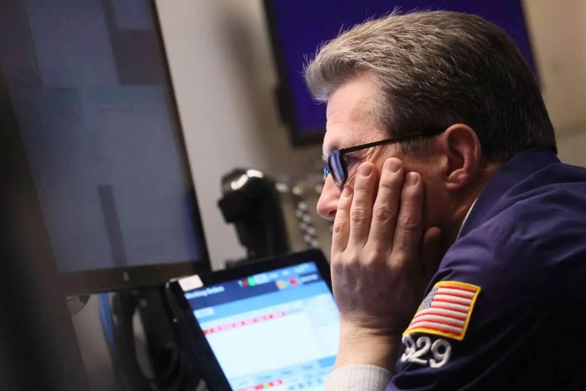 Wall St Dibuka Turun karena Hawkish The Fed Melemahkan Selera Risiko, Jumat (23/6)