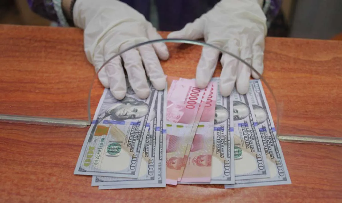 Rupiah Jisdor melemah 0,10% ke Rp 14.669 per dolar AS pada hari ini (23/7)