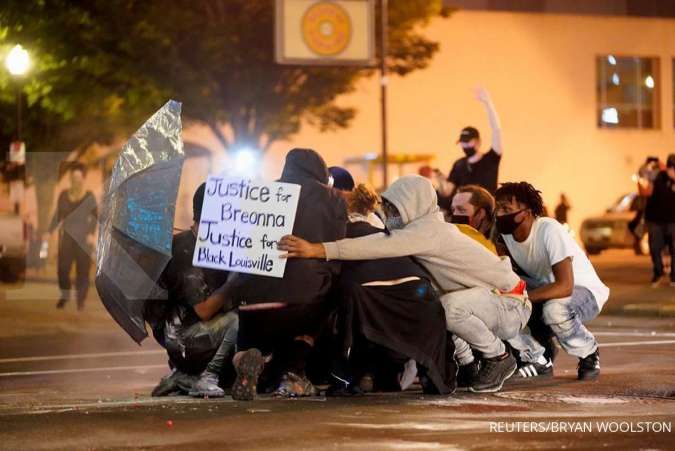 Amerika Serikat panas, kematian George Floyd bikin chaos polisi vs demonstran meluas