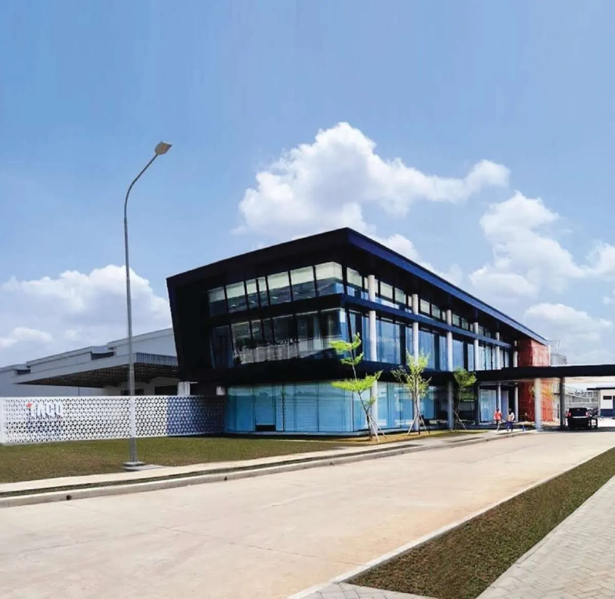 TACO Kantongi Sertifikat TKDN Tacompact Board dan Lem Kuning Serbaguna Taco Active 